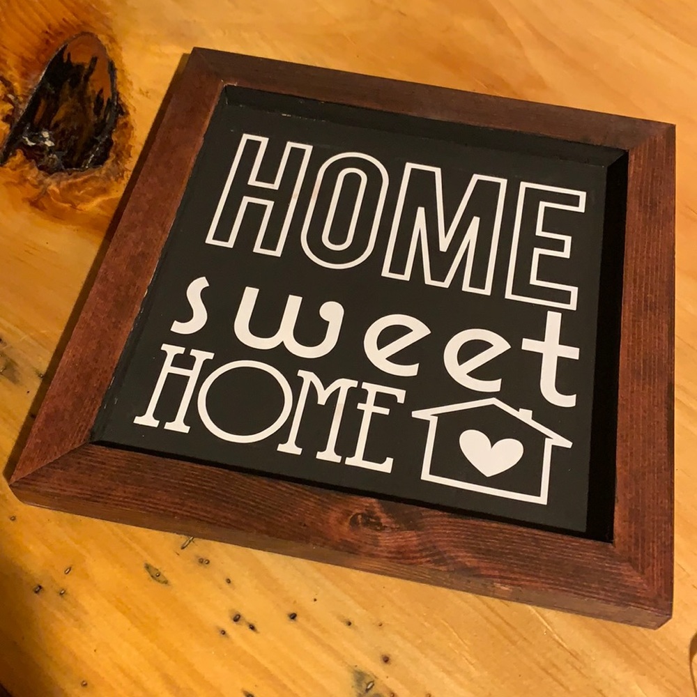 Home Sweet Home 🏡  sign